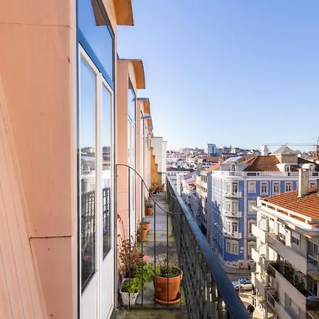 Plum Guide - Polivalente Apartment Lissabon